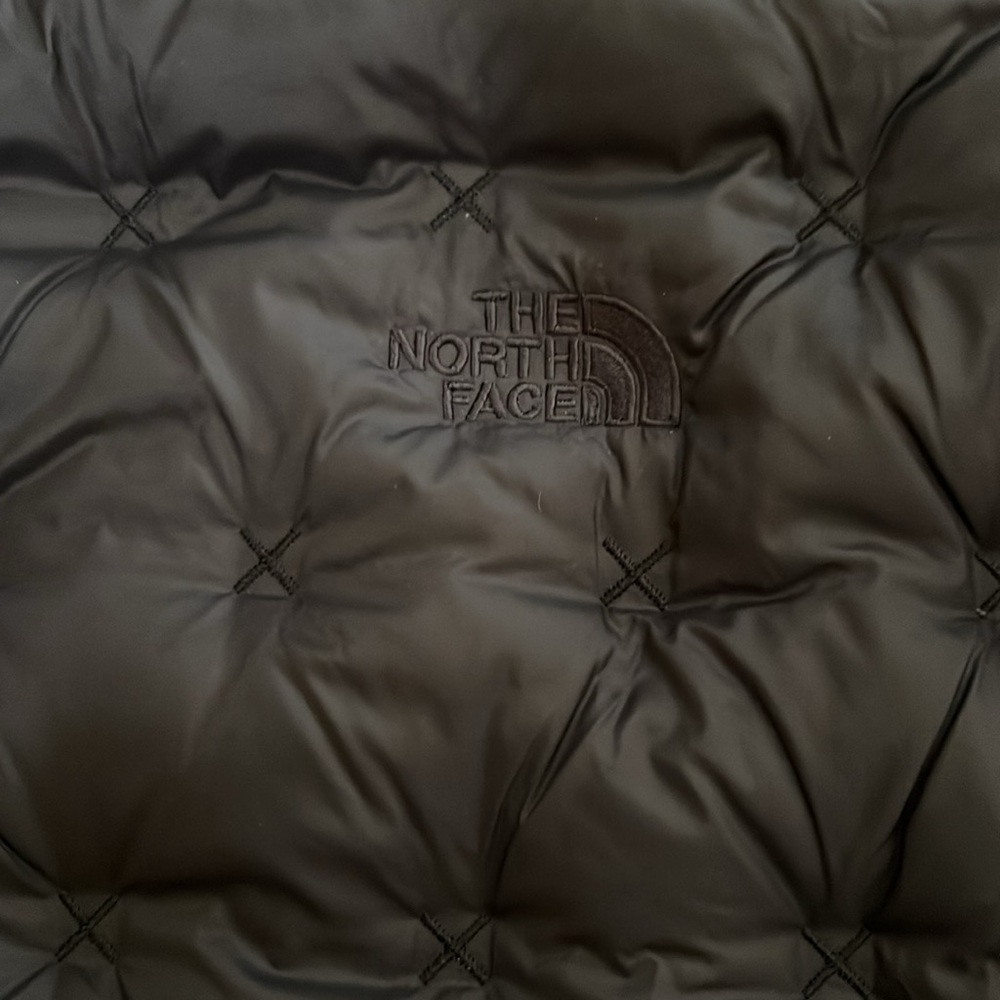 The North Face Black Quilted Puffer Jacket - Picture 8 of 8
